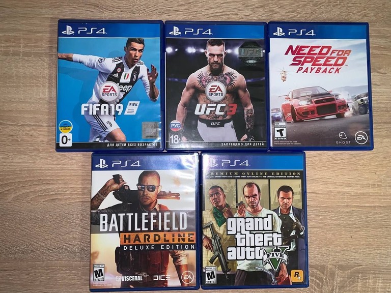 Дешиво PS4 с ломбарда