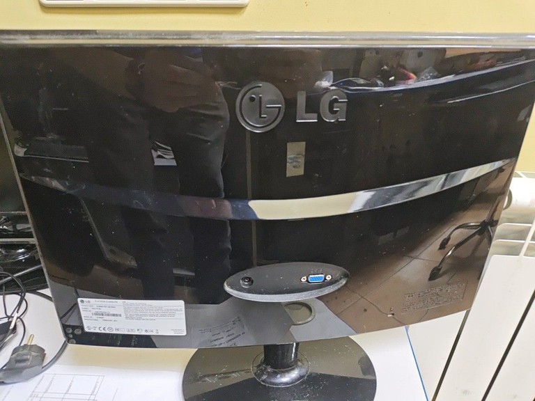 Оголошення Lg e1940s Б/У