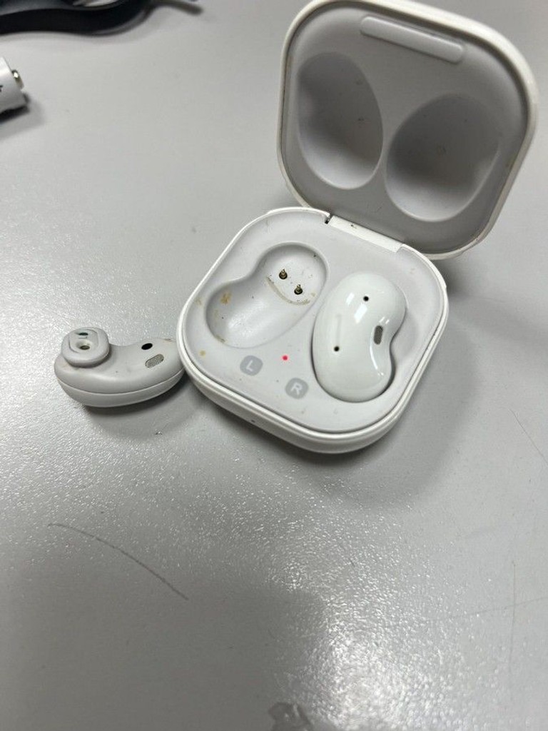 Дешево Samsung galaxy buds live sm-r180 з ломбарду