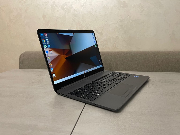 Дешиво HP 250 G8, 15.6" FHD IPS с ломбарда