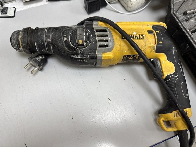 Оголошення Dewalt d25143 -ks Б/У
