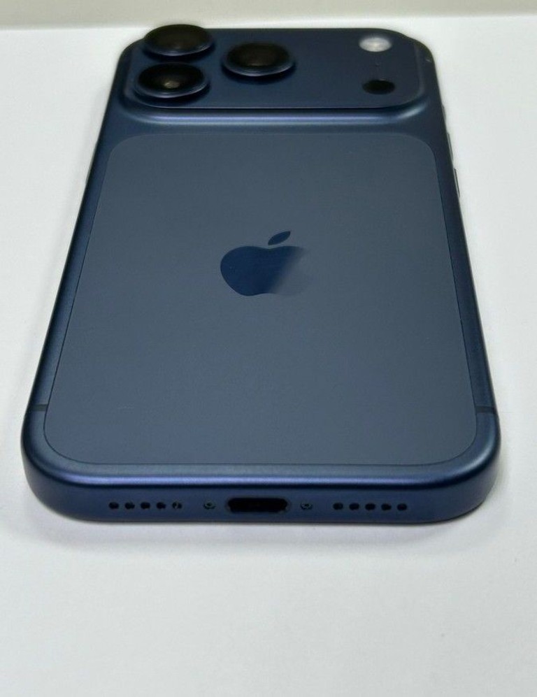 Apple iPhone 17 Pro 256GB Deep Blue (MG8J4) Код:01-201138804. Зображення 9