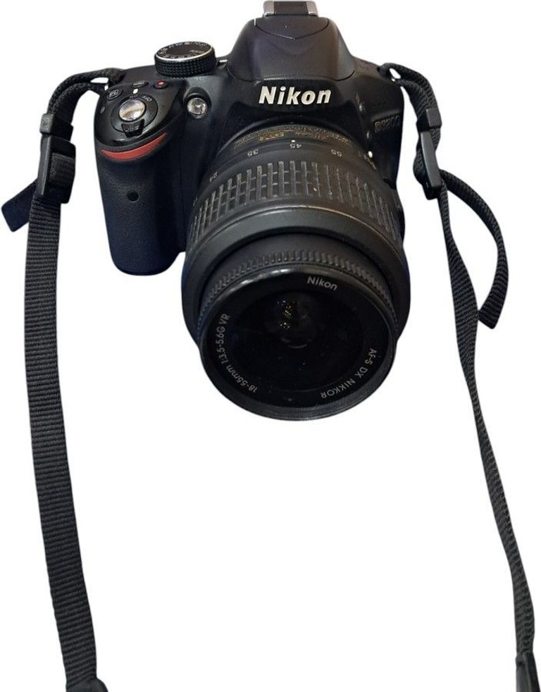 Купити Nikon d3200 nikon nikkor af-s 18-55mm f/3.5-5.6g vr dx Б/У