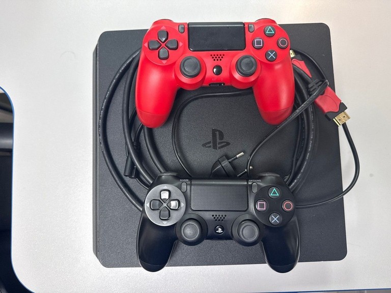 Купить  Sony PlayStation 4 Slim 1TB Black Б/У