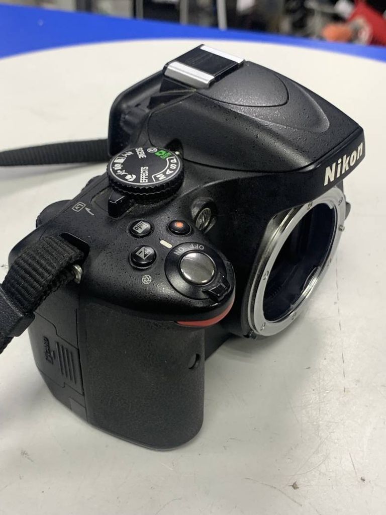 Nikon D5100 body