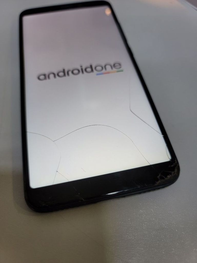 Оголошення Xiaomi Mi A2 4/64GB Black Б/У