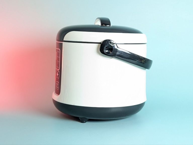 Автомобільна рисоварка FUZHUI об'ємом 2 л, 12 В 130 Вт. Портативна антипригарна міні-рисоварка з кошиком для приготування на пар Код:null. Зображення 5