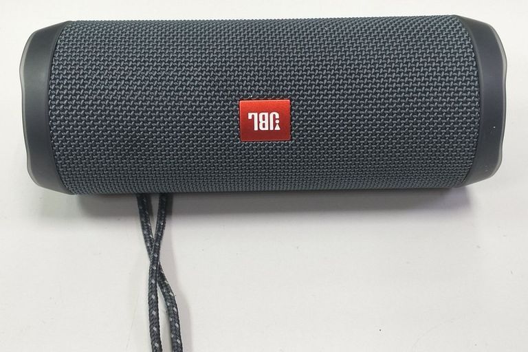 Купить Jbl flip essential 2 Б/У