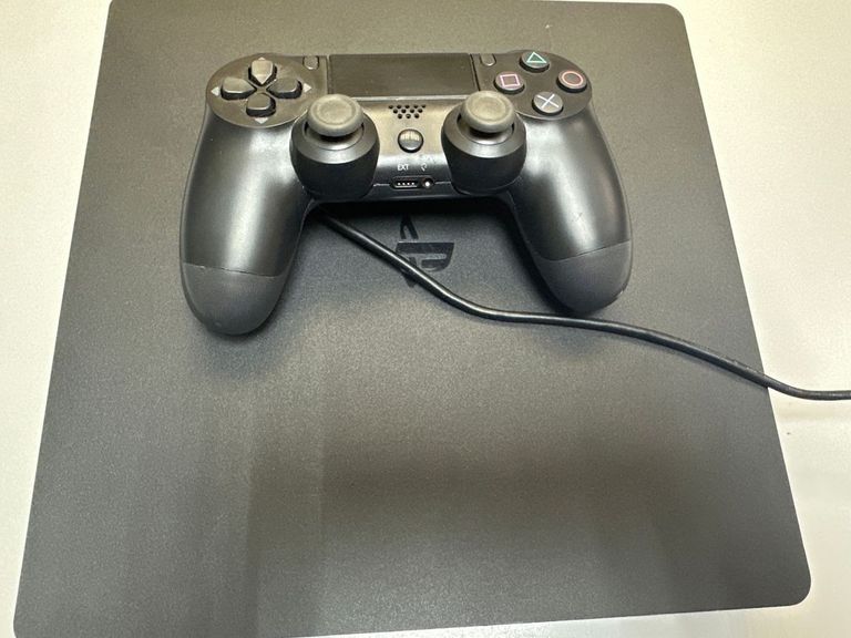 Дешиво  Sony PlayStation 4 Slim 1TB Black с ломбарда