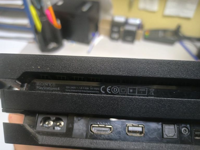 Купити Sony PlayStation 4 Pro (PS4 Pro) 1TB Black (9773412) Б/У