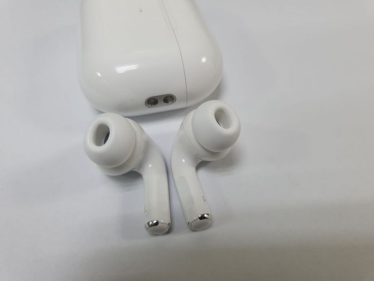 Дешево Apple airpods pro 2nd generation with magsafe charging case usb-c з ломбарду