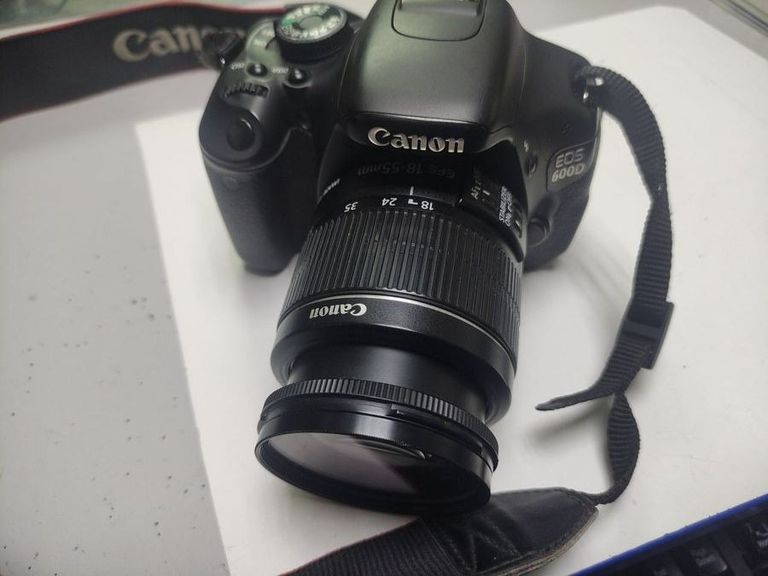Купити Canon eos 600d + ef-s 18-55mm 1:3.5-5.6 is ii Б/У