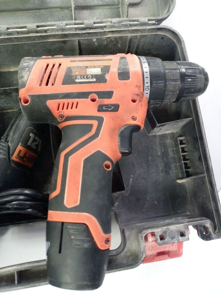 Дешиво Rebiner rad-12lih 2акб 12v 1.5ah li-ion + зу с ломбарда