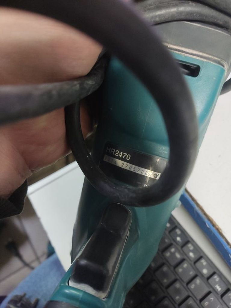 Дешево Makita HR2470 з ломбарду