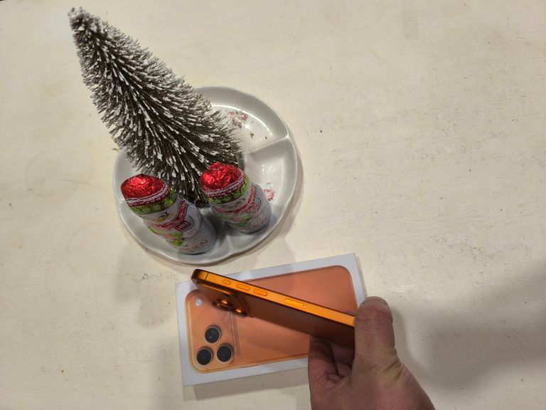 Дешево Apple iPhone 17 Pro 1TB Cosmic Orange (MG8Q4) з ломбарду