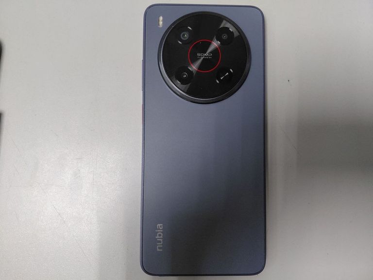 Оголошення Zte Nubia V70 Max 6/128GB Gray Б/У