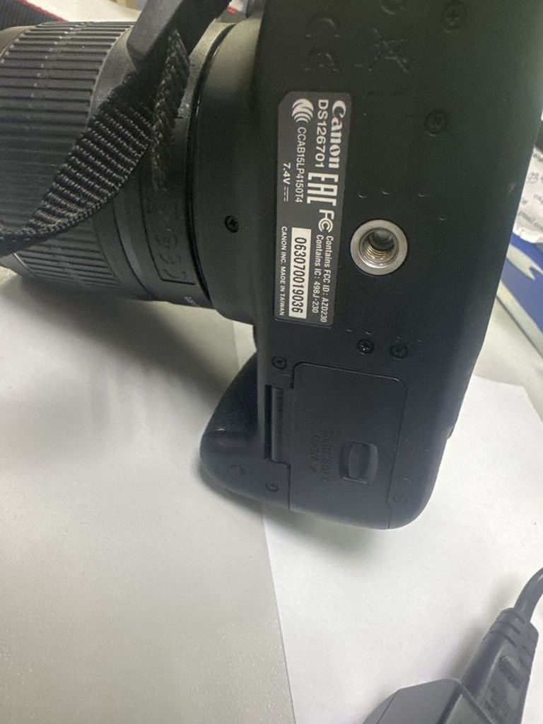 Дешево Canon eos 4000d + ef-s 18-55mm macro 0-25m 0,8ft з ломбарду