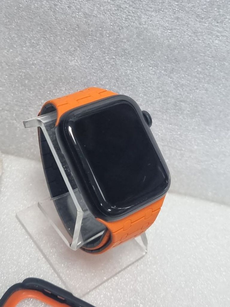 Дешево Apple watch se 2 gps 44mm aluminium case з ломбарду