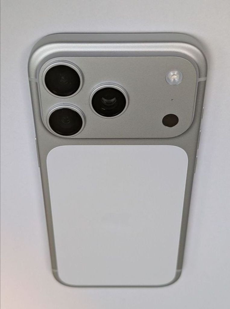 Apple iPhone 17 Pro 256GB Deep Blue (MG8J4) Код:01-200919079. Изображение 6