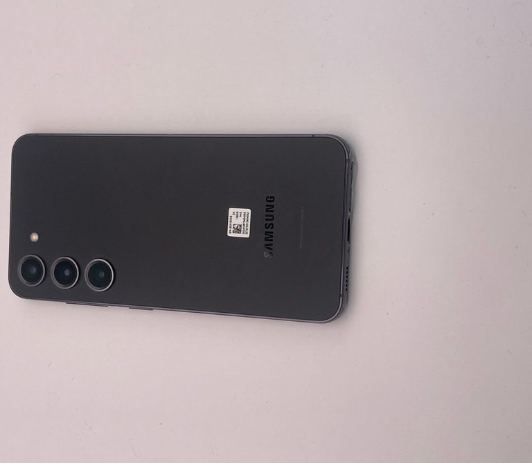 Объявление Samsung galaxy s23 8/128gb Б/У