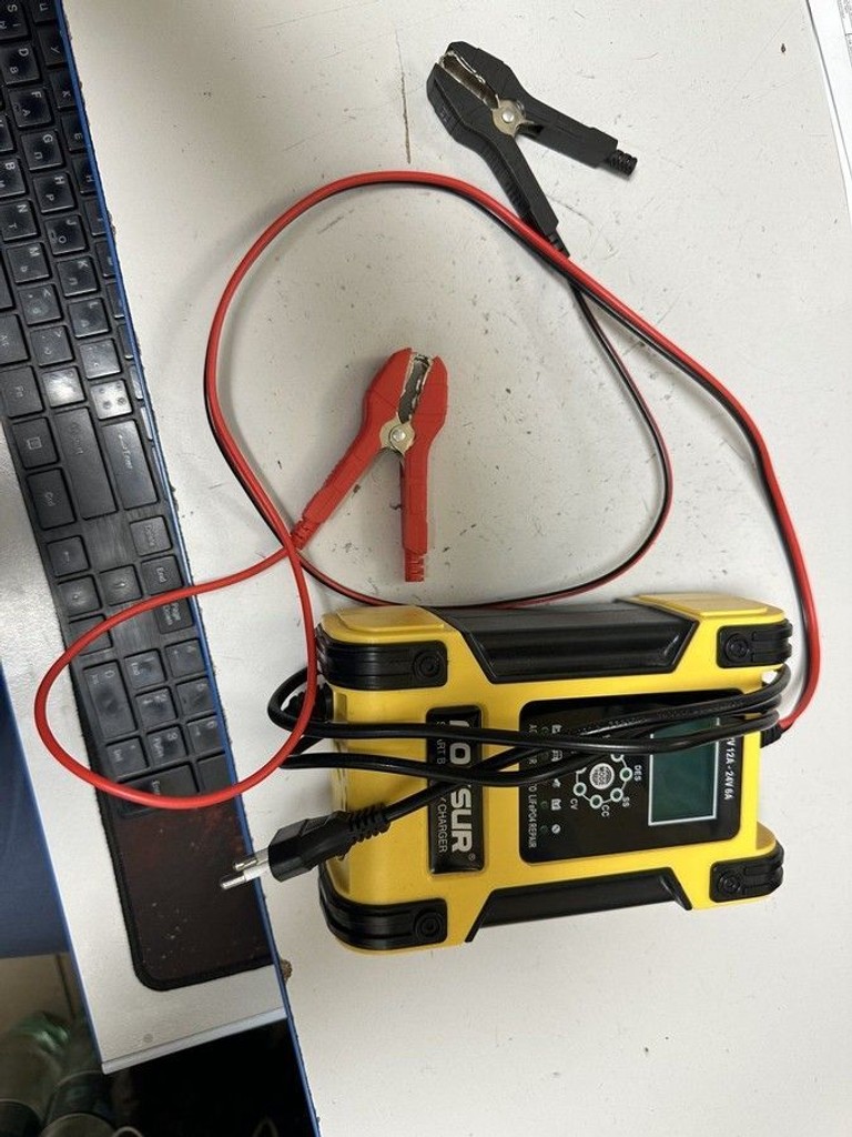 Купить Foxsur 12/24v 12a Б/У