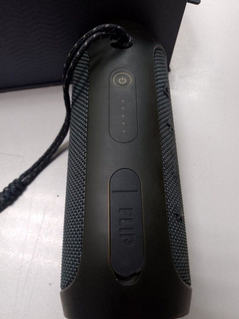 Оголошення Jbl flip essential 2 Б/У