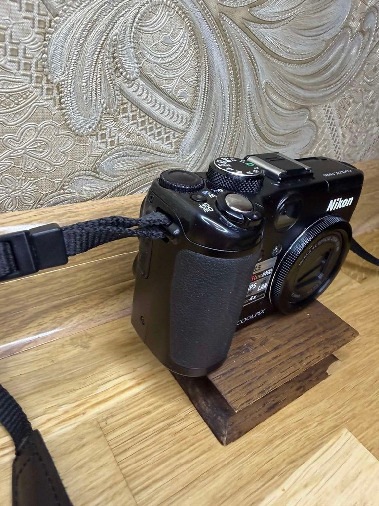 Дешиво Nikon P6000 Black с ломбарда
