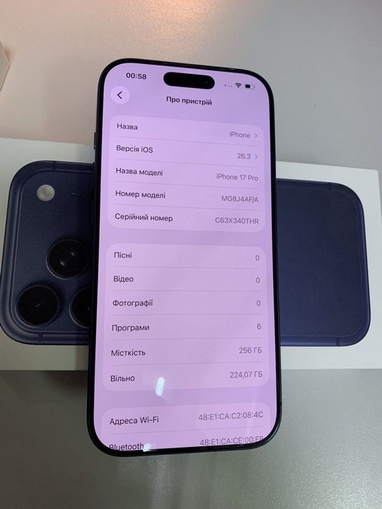 Купити Apple iPhone 17 Pro 256GB Deep Blue (MG8J4) Б/У