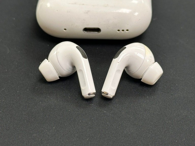 Оголошення Apple airpods pro 2nd generation with magsafe charging case usb-c Б/У