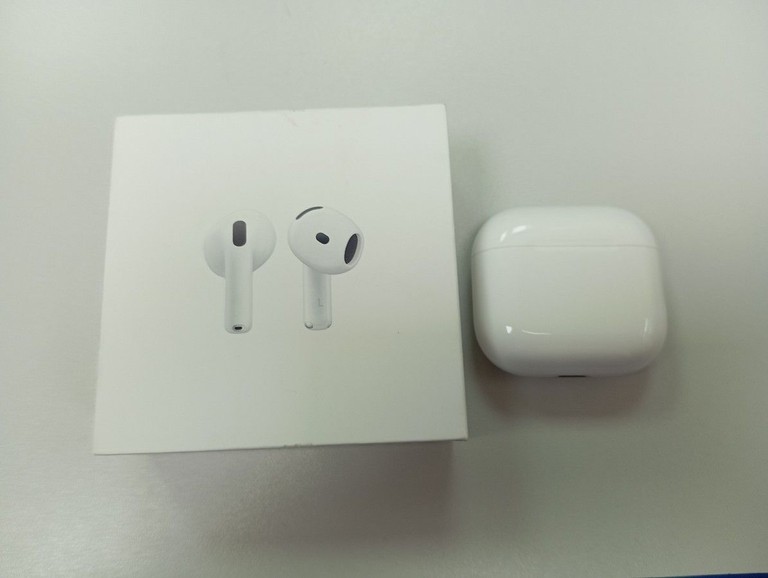 Купить Apple airpods 4 Б/У