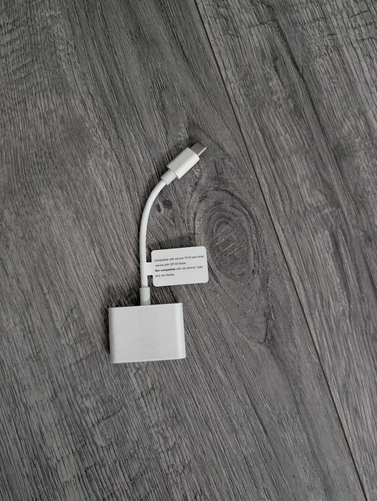 Дешево AV Multiport Adapter з ломбарду