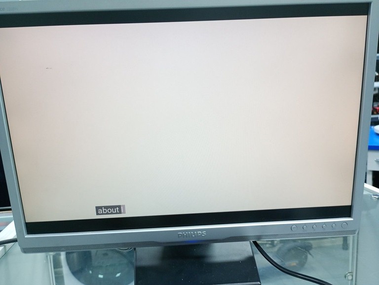 Дешево Philips brilliance 220 bw з ломбарду