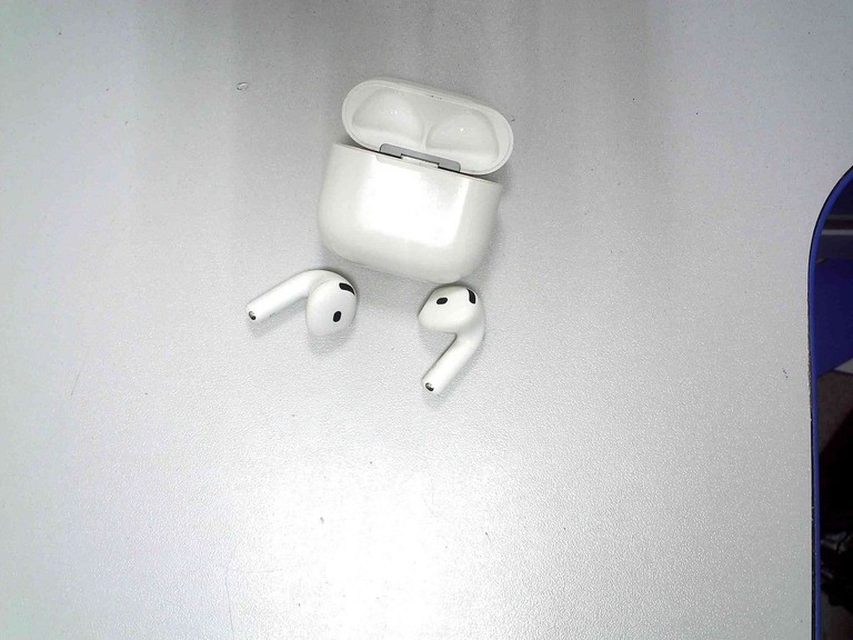 Купити Apple airpods 4 with active noise cancellation Б/У