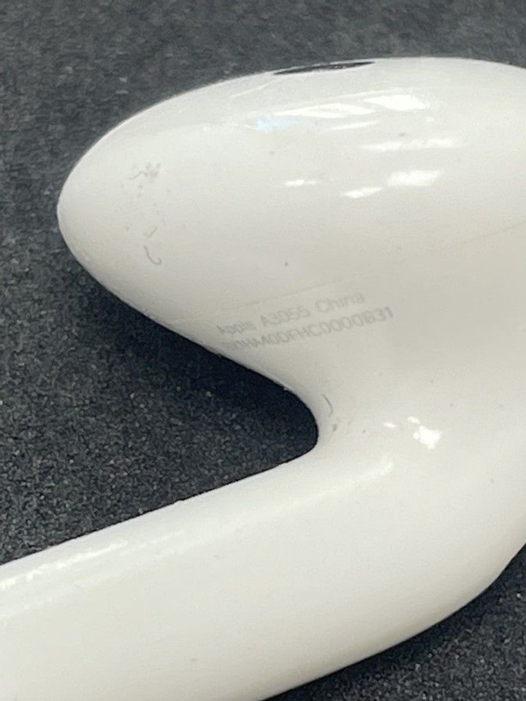 Дешево Apple airpods 4 with active noise cancellation з ломбарду