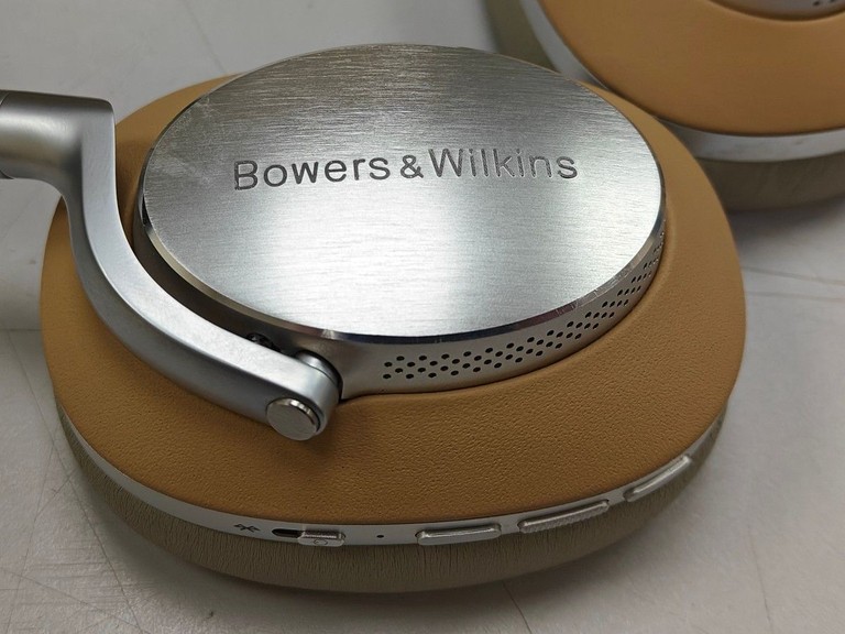 Дешиво Bowers & Wilkins px8 с ломбарда
