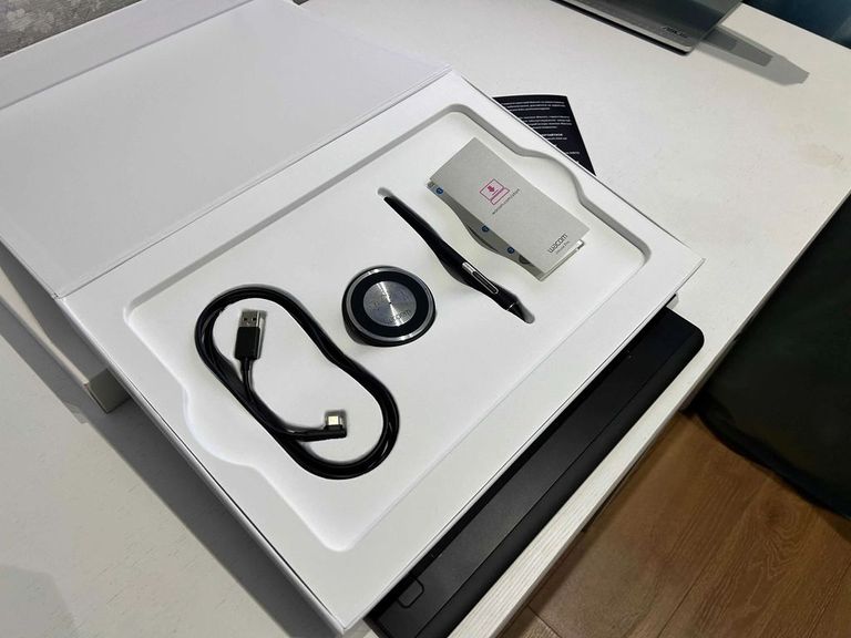 Оголошення Графічний планшет Wacom Intuos Pro M (PTH-660-N) Б/У