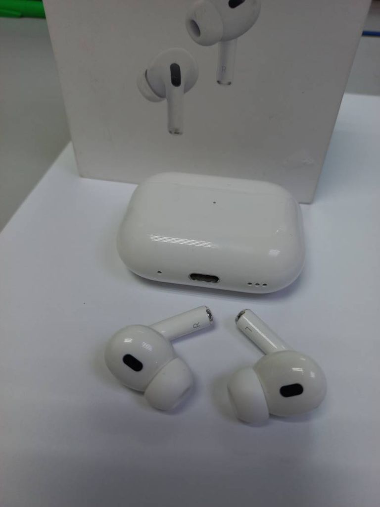 Apple airpods pro 2nd generation with magsafe charging case usb-c