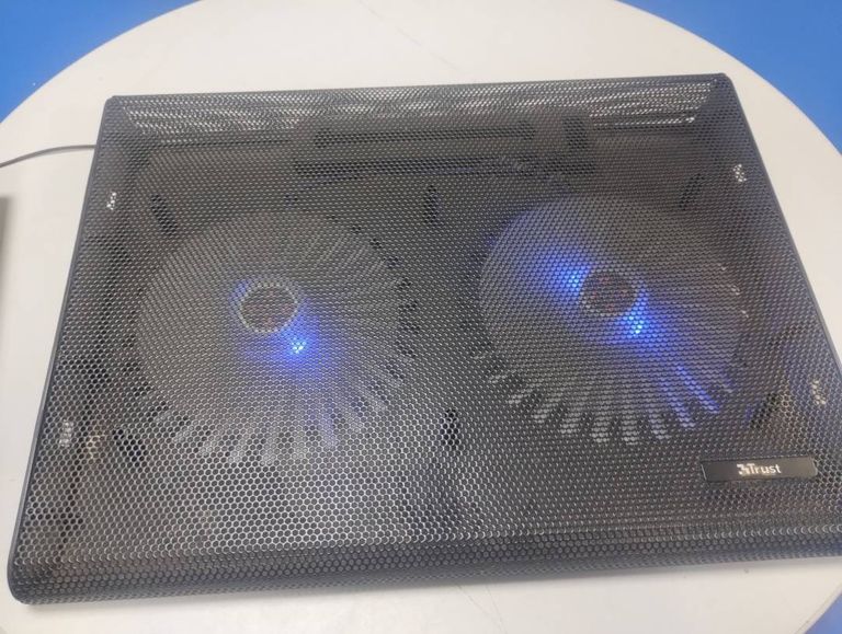 Купити Trust azul laptop cooling stand Б/У
