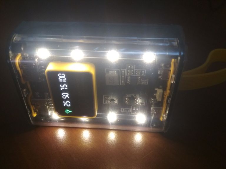 Дешево Корпус Power bank Cyberpunk 18650x3 повербанк з LED підсвіткою з ломбарду