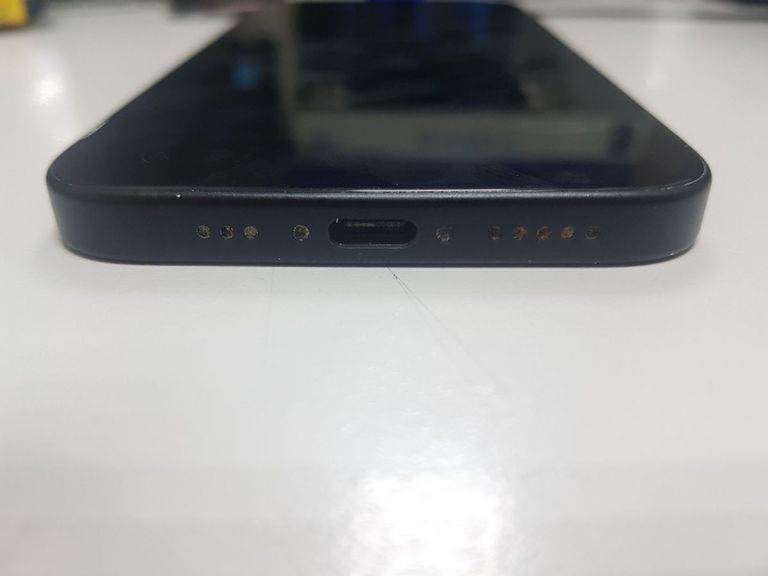 Apple iPhone 15 128GB Green Код:01-200463247. Изображение 5