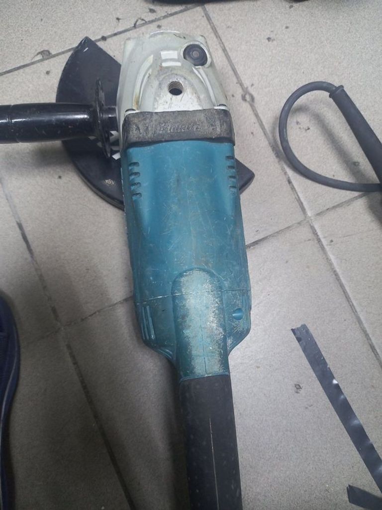 Купити Makita GA9020 Б/У