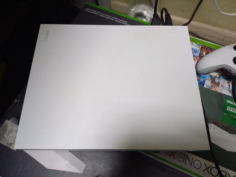 Дешиво Microsoft Xbox One X 1TB White с ломбарда