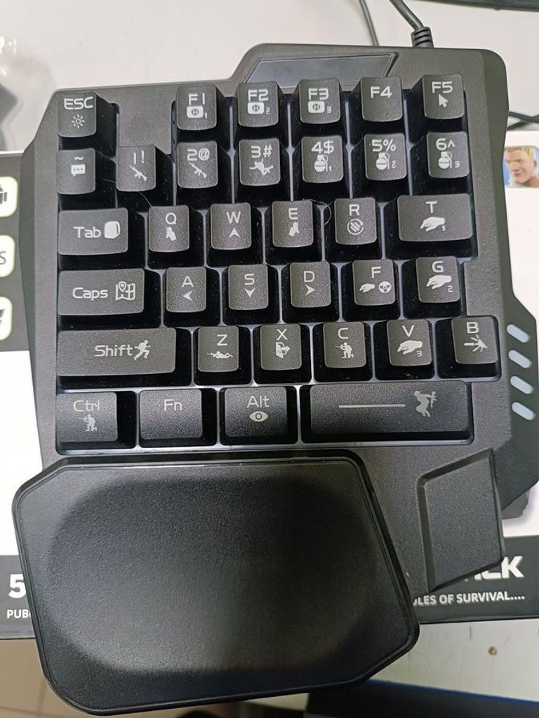 Купить Ukc 5 in 1 mobile game combo pack Б/У