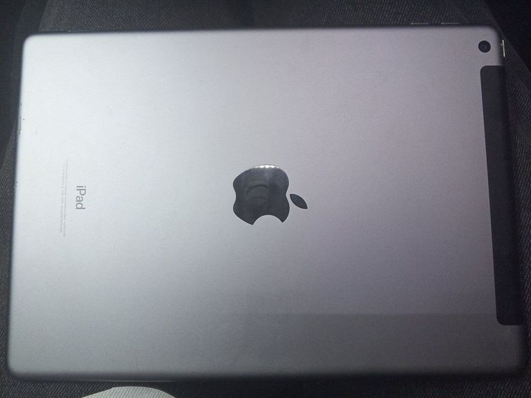 Дешиво Apple ipad 6 gen 2018 32gb wi-fi + lte с ломбарда