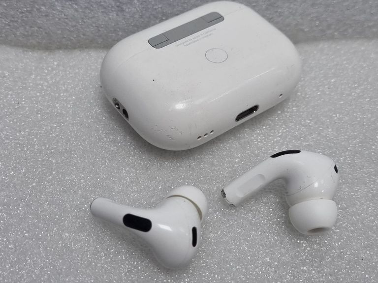 Оголошення Apple airpods pro 2nd generation with magsafe charging case usb-c Б/У