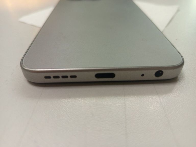 Дешево Infinix Smart 9 4/128GB Metallic Black з ломбарду