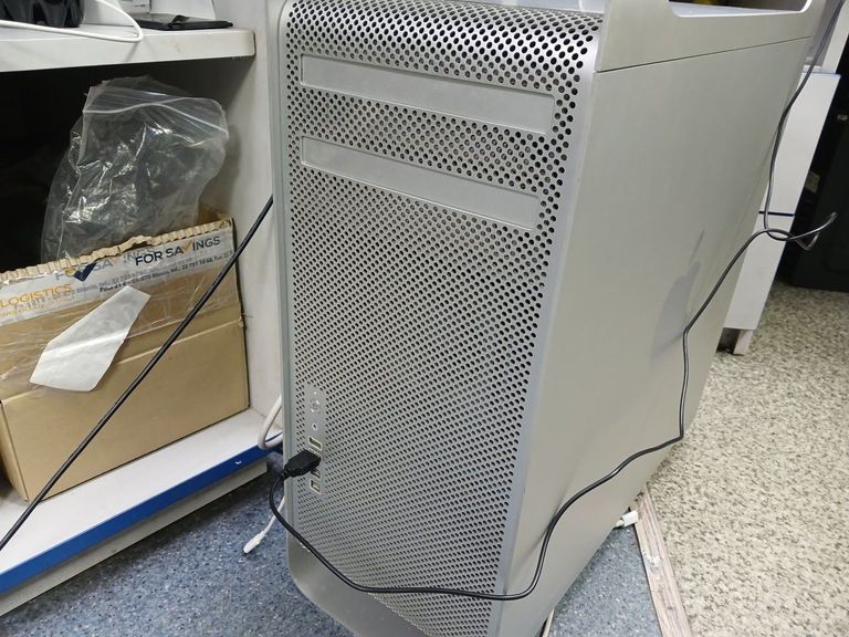 Дешево Пк intel xeon x5690/озу 48gb/ssd1tb/256gb/redeon rx5600 6gb з ломбарду