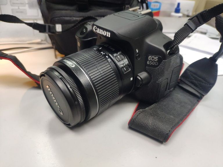 Купить Canon eos 650d + canon ef-s 18-55mm f/3.5-5.6 is ii Б/У