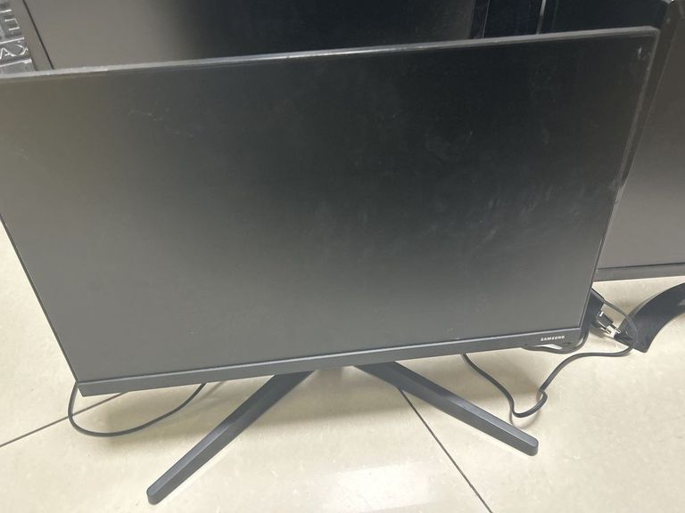 Дешево Samsung s22f350fhi з ломбарду