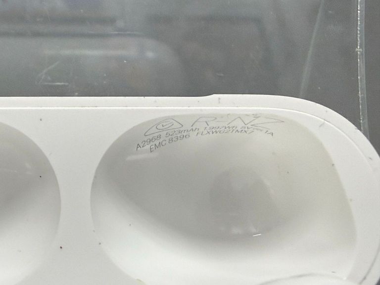 Дешево Apple airpods pro 2nd generation with magsafe charging case usb-c з ломбарду